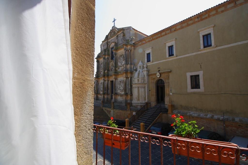 Gualtiero Camere & Suite Caltagirone Ngoại thất bức ảnh